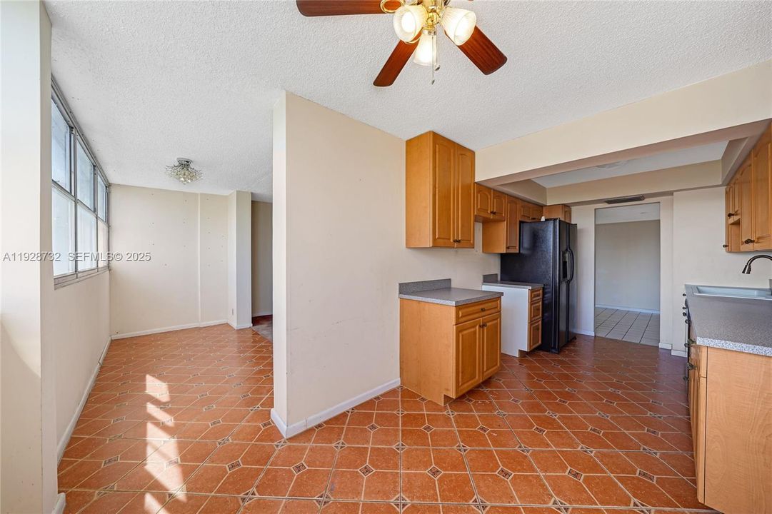 For Sale: $189,900 (1 beds, 1 baths, 1162 Square Feet)
