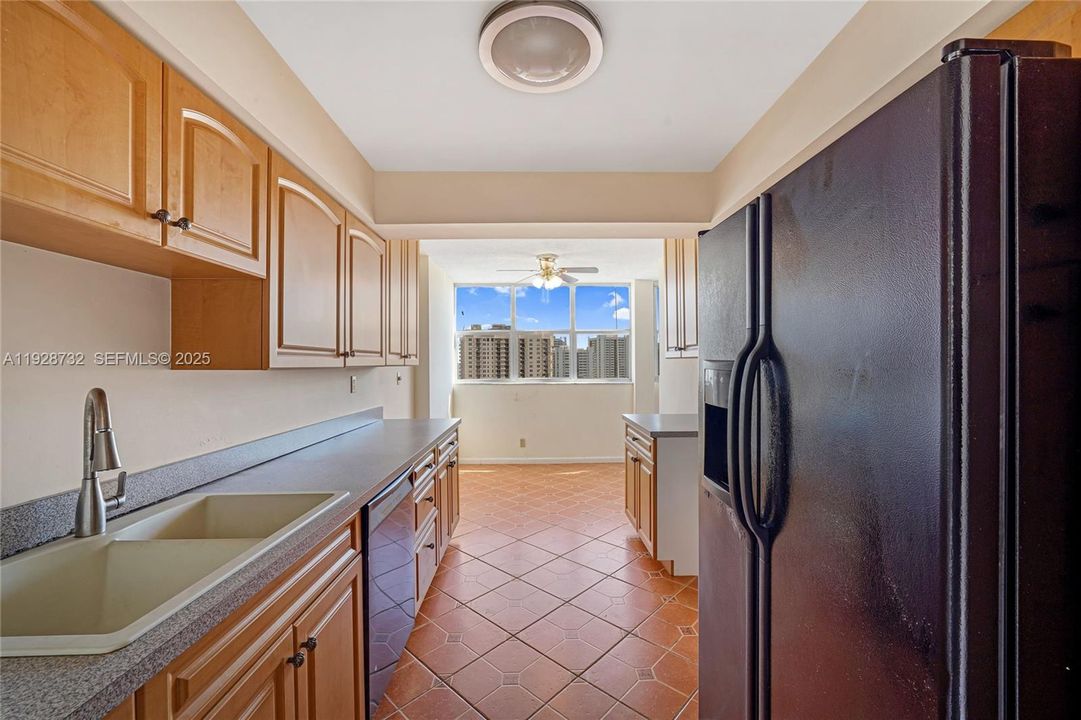 For Sale: $189,900 (1 beds, 1 baths, 1162 Square Feet)