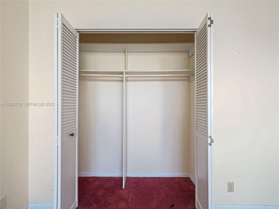 For Sale: $189,900 (1 beds, 1 baths, 1162 Square Feet)