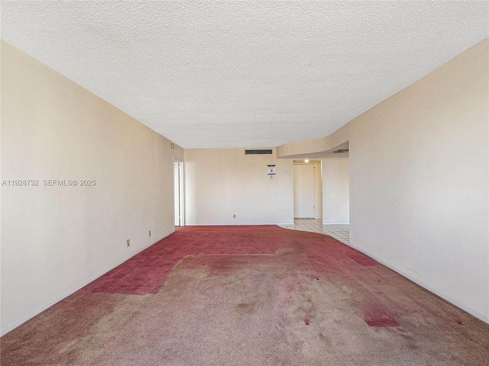 For Sale: $189,900 (1 beds, 1 baths, 1162 Square Feet)