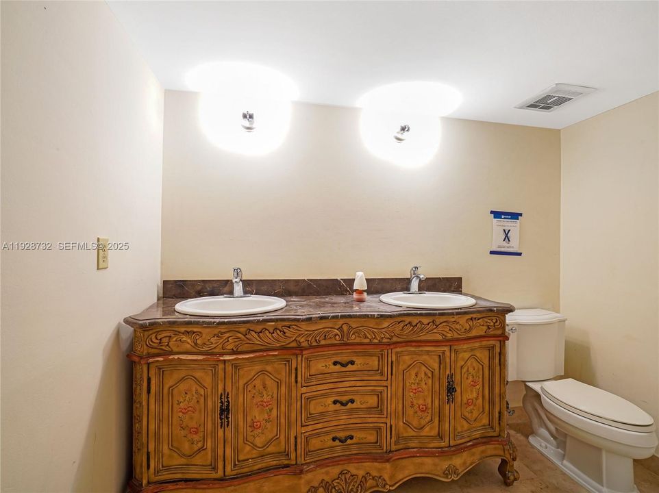 For Sale: $189,900 (1 beds, 1 baths, 1162 Square Feet)