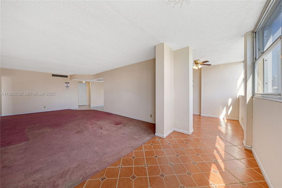 For Sale: $189,900 (1 beds, 1 baths, 1162 Square Feet)