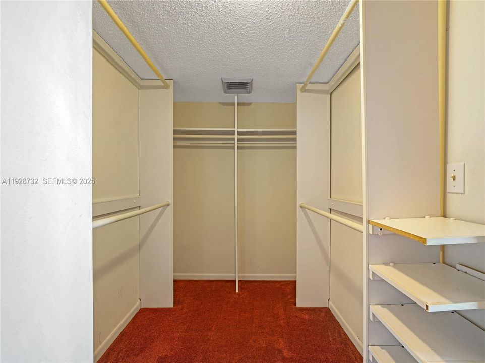 For Sale: $189,900 (1 beds, 1 baths, 1162 Square Feet)