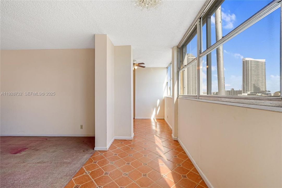 For Sale: $189,900 (1 beds, 1 baths, 1162 Square Feet)