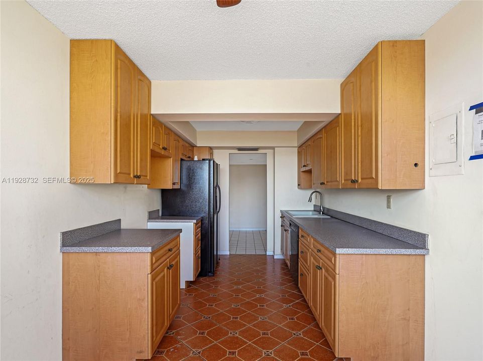 For Sale: $189,900 (1 beds, 1 baths, 1162 Square Feet)