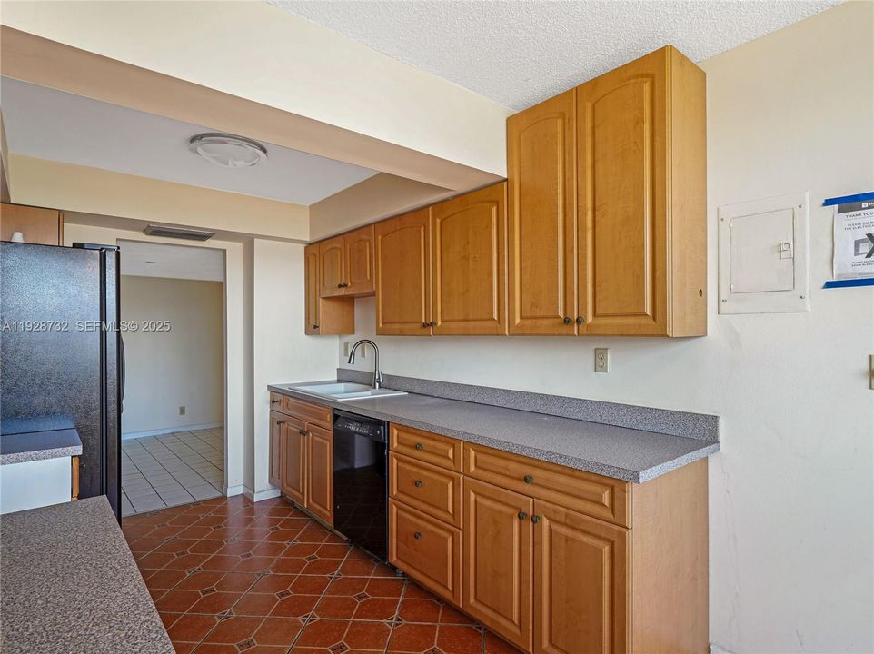 For Sale: $189,900 (1 beds, 1 baths, 1162 Square Feet)