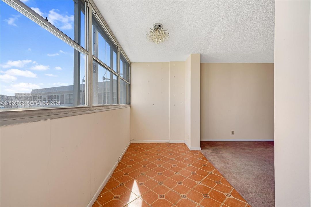 For Sale: $189,900 (1 beds, 1 baths, 1162 Square Feet)