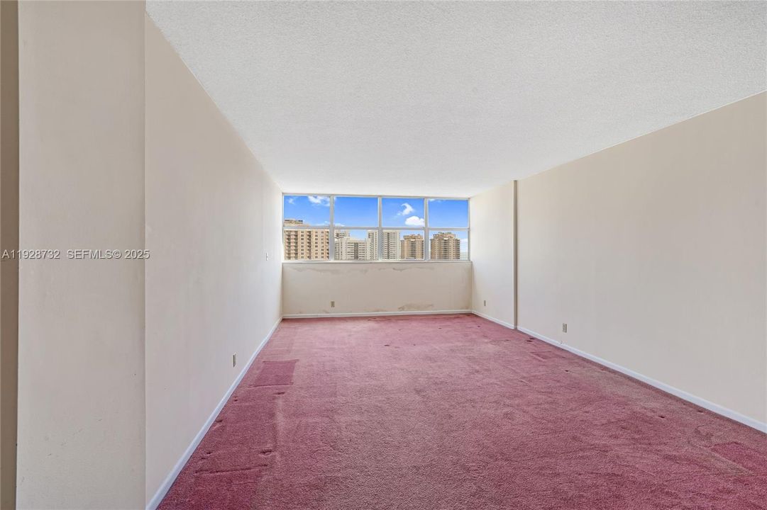 For Sale: $189,900 (1 beds, 1 baths, 1162 Square Feet)