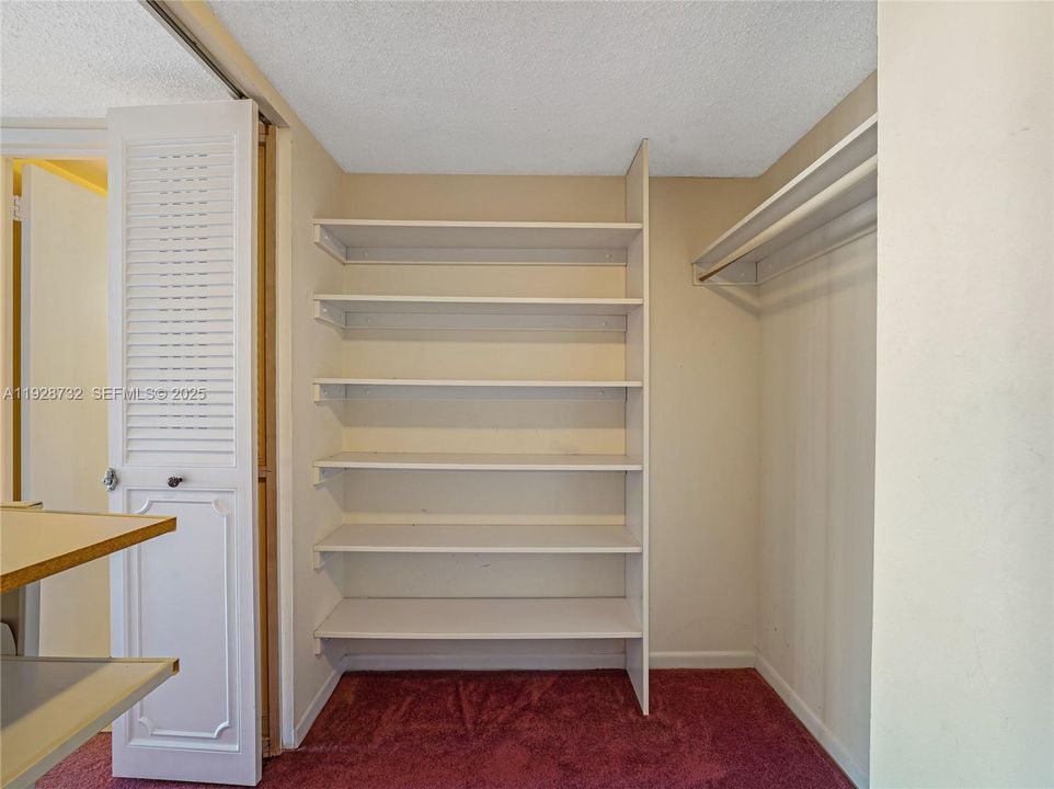 For Sale: $189,900 (1 beds, 1 baths, 1162 Square Feet)