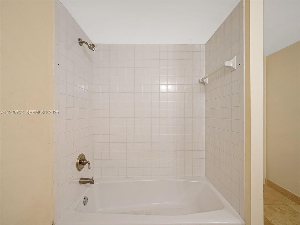 For Sale: $189,900 (1 beds, 1 baths, 1162 Square Feet)