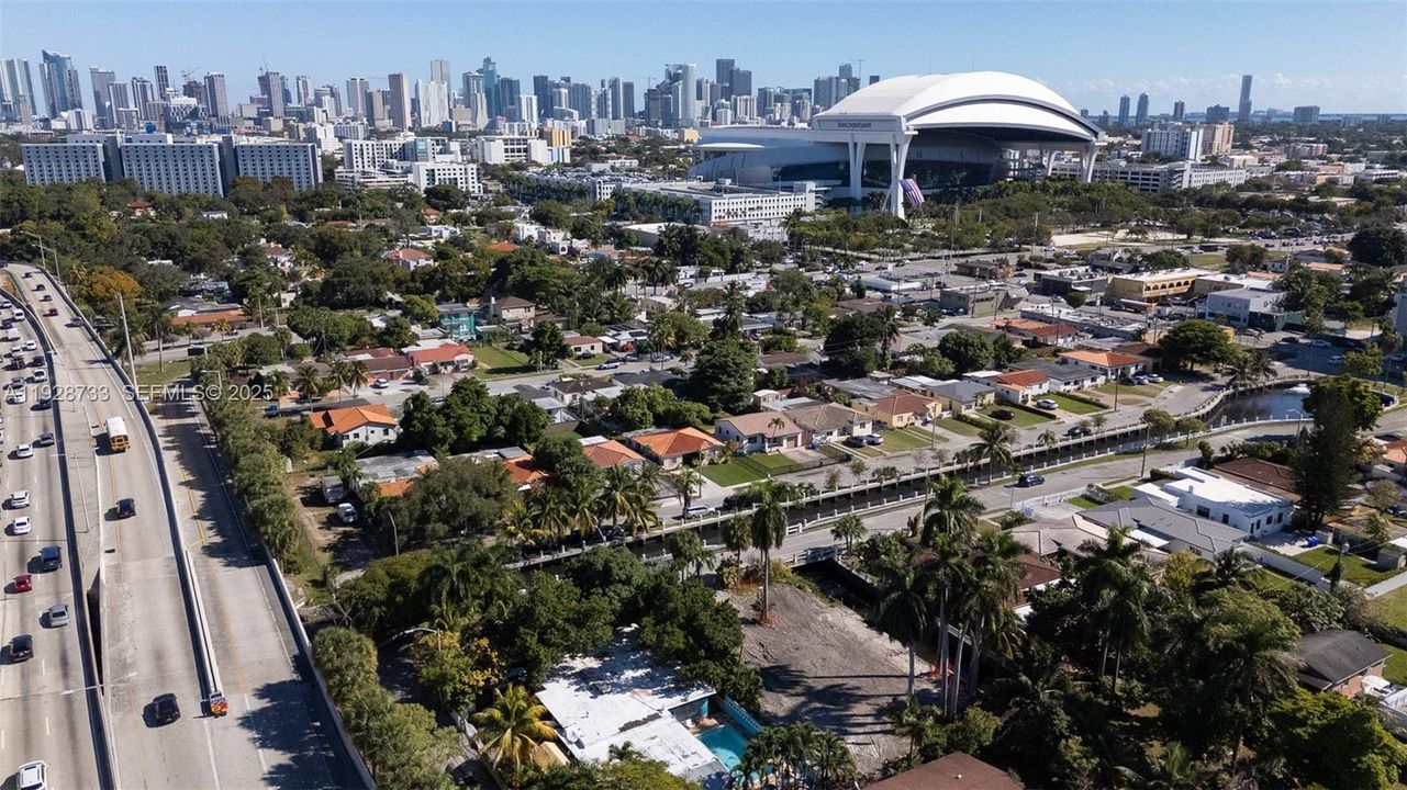 En Venta: $995,000 (0.24 acres)