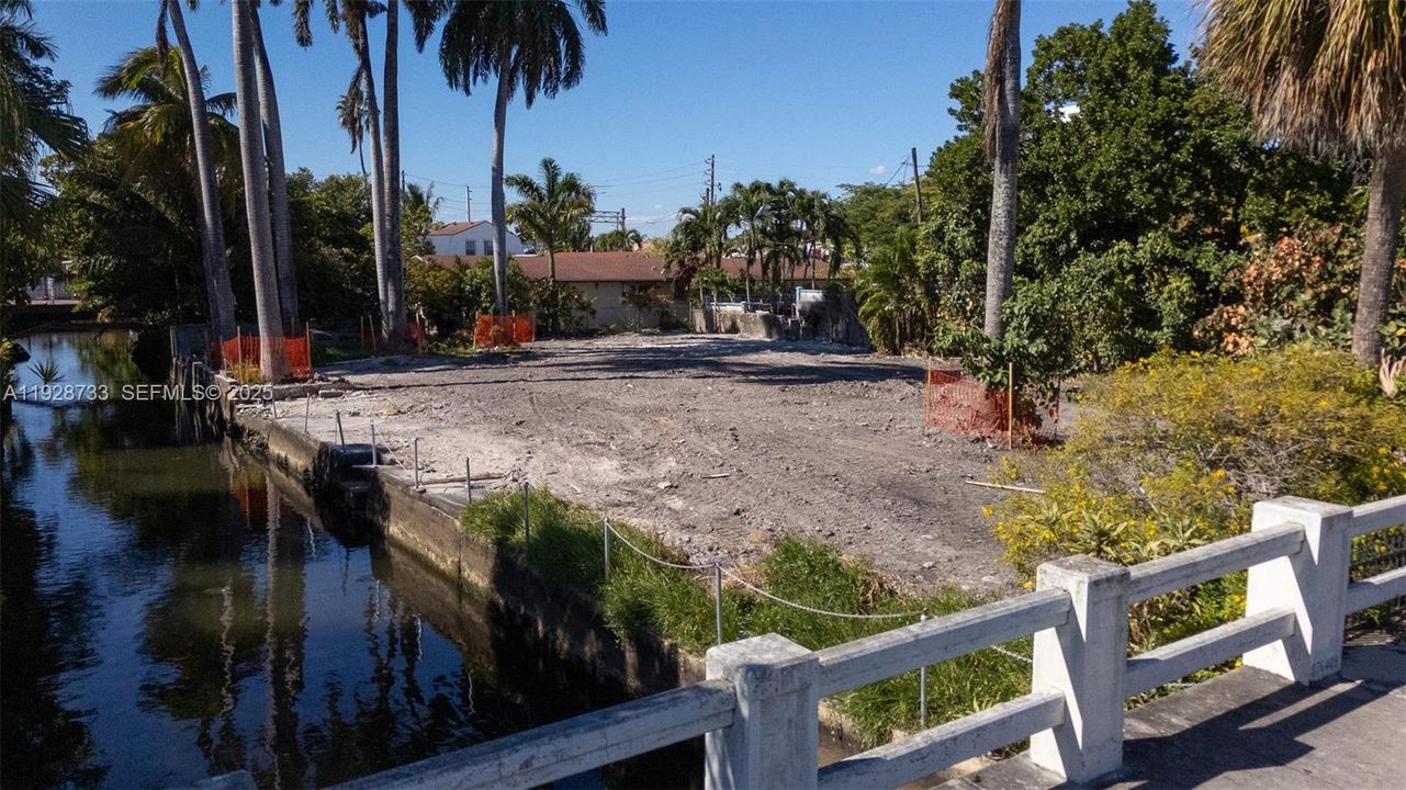 En Venta: $995,000 (0.24 acres)