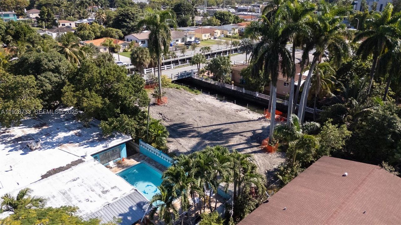 En Venta: $995,000 (0.24 acres)