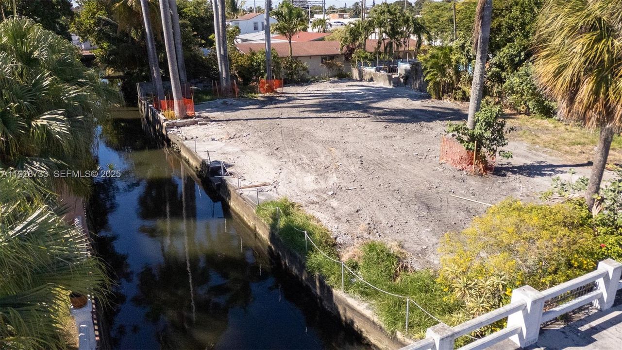 En Venta: $995,000 (0.24 acres)