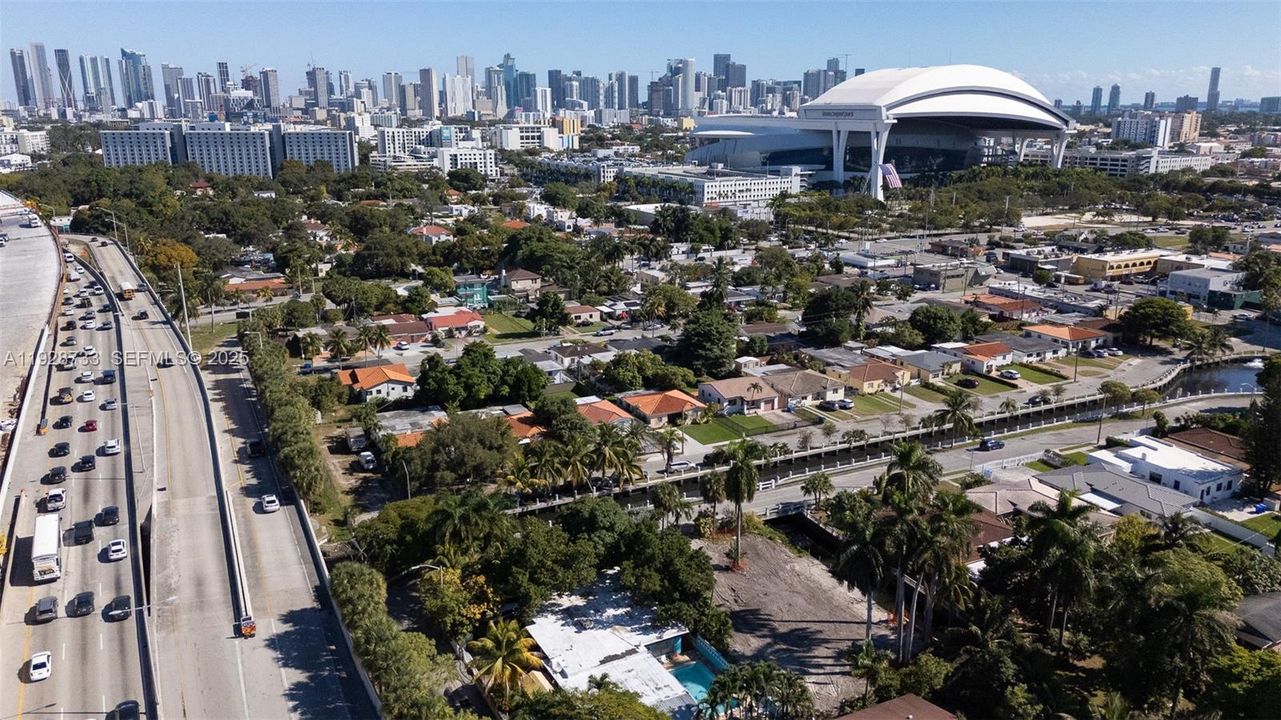 En Venta: $995,000 (0.24 acres)