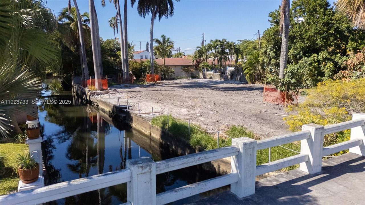 En Venta: $995,000 (0.24 acres)