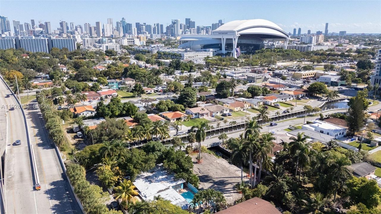 En Venta: $995,000 (0.24 acres)