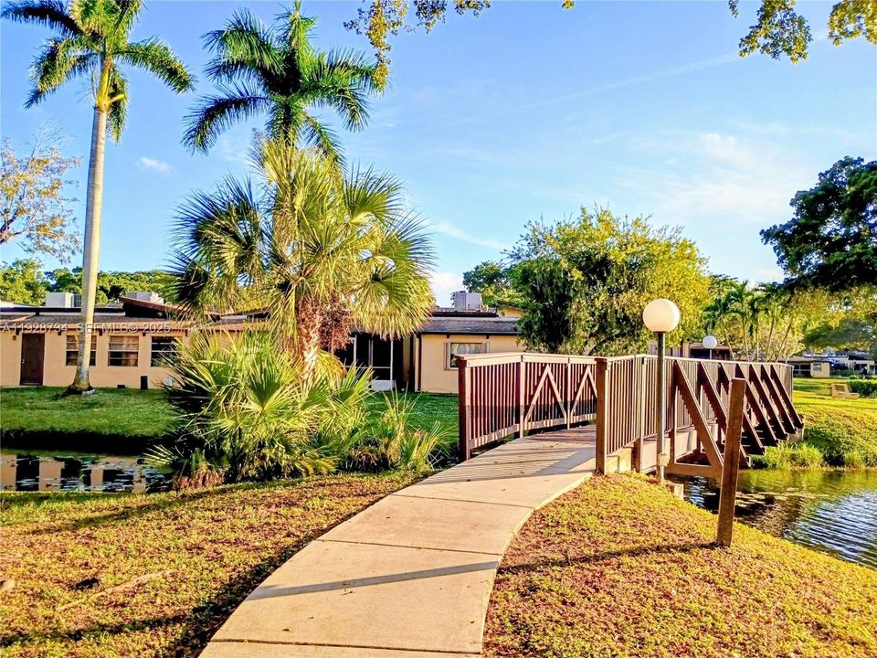 For Sale: $119,000 (1 beds, 1 baths, 710 Square Feet)