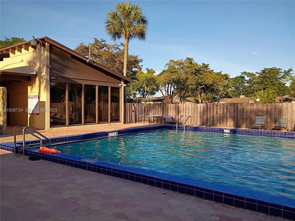 For Sale: $119,000 (1 beds, 1 baths, 710 Square Feet)