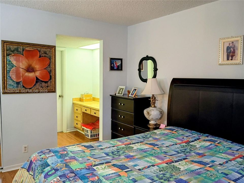 For Sale: $119,000 (1 beds, 1 baths, 710 Square Feet)