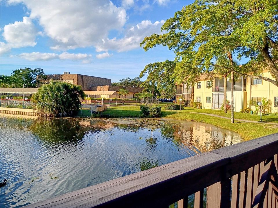 For Sale: $119,000 (1 beds, 1 baths, 710 Square Feet)