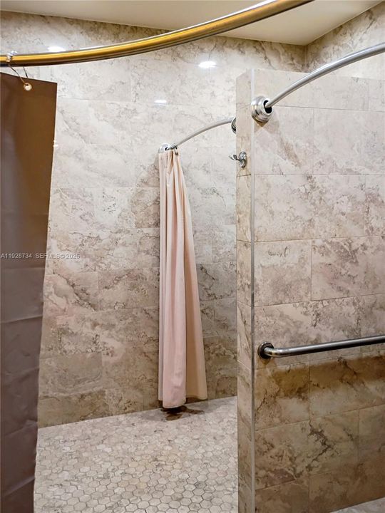 For Sale: $119,000 (1 beds, 1 baths, 710 Square Feet)