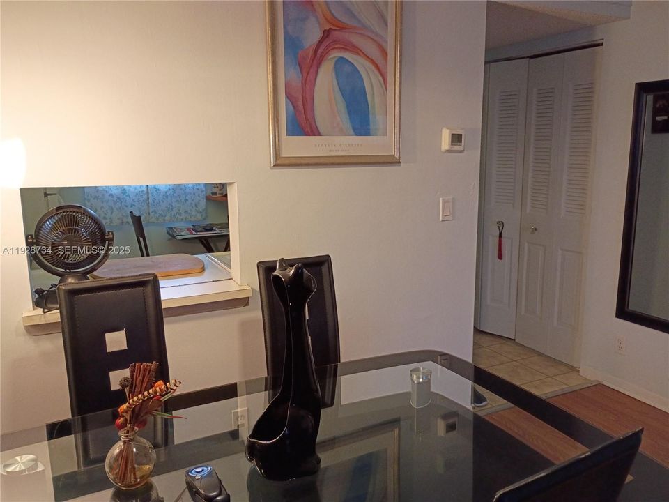 For Sale: $119,000 (1 beds, 1 baths, 710 Square Feet)