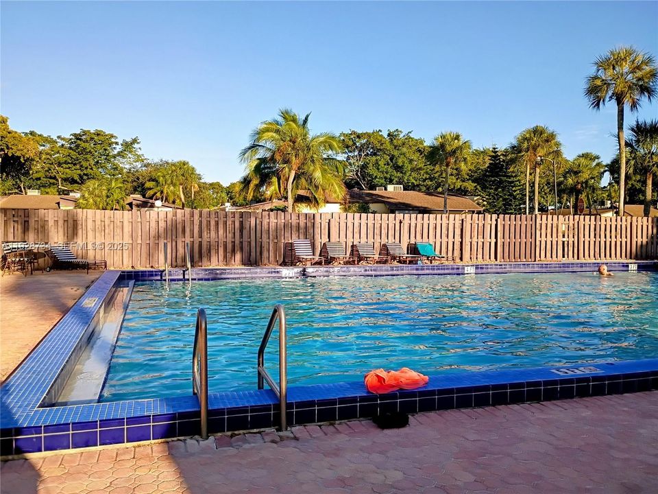 For Sale: $119,000 (1 beds, 1 baths, 710 Square Feet)