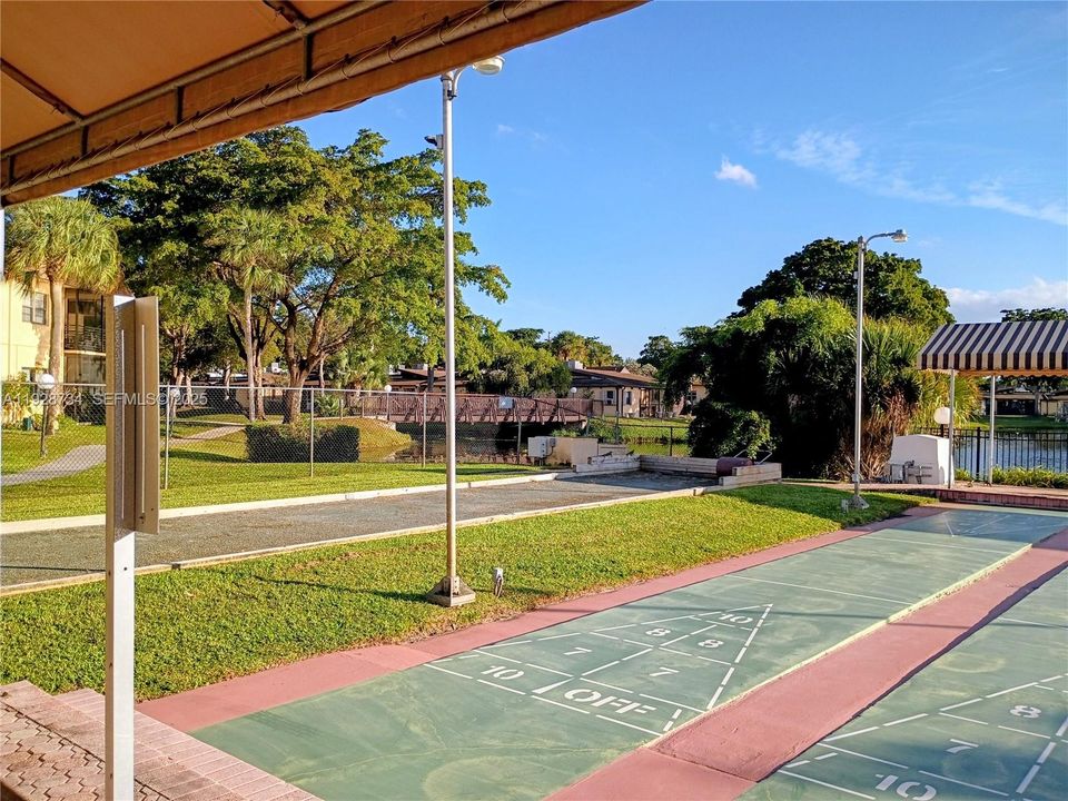 For Sale: $119,000 (1 beds, 1 baths, 710 Square Feet)