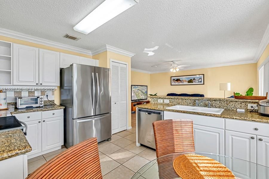 For Sale: $710,000 (3 beds, 2 baths, 2216 Square Feet)