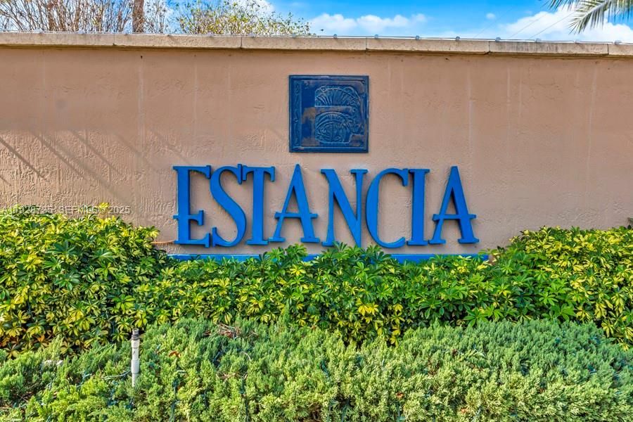 Private 24/7 guard entry