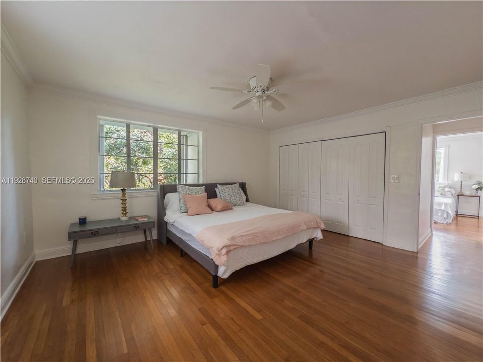 出租: $13,900 (8 贝兹, 5 浴室, 4572 平方英尺)