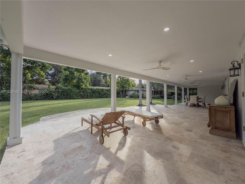 出租: $13,900 (8 贝兹, 5 浴室, 4572 平方英尺)