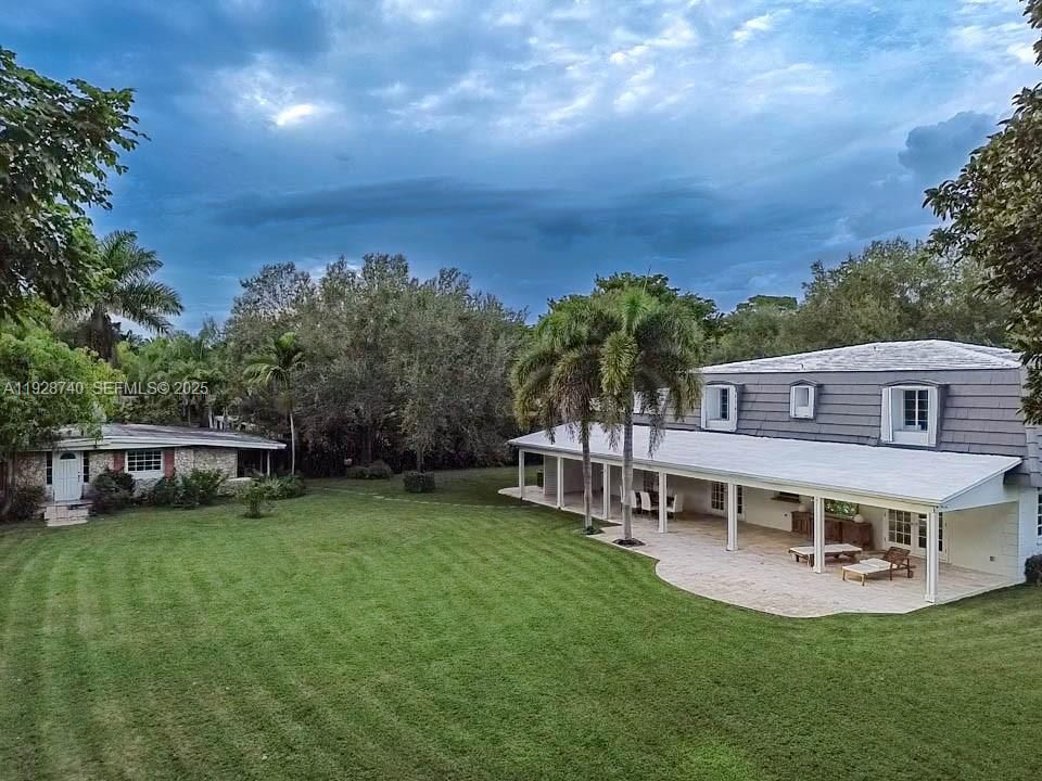 出租: $13,900 (8 贝兹, 5 浴室, 4572 平方英尺)