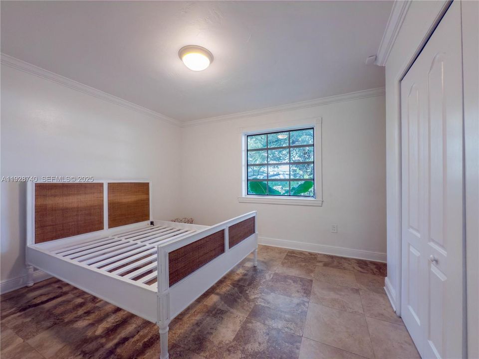 出租: $13,900 (8 贝兹, 5 浴室, 4572 平方英尺)