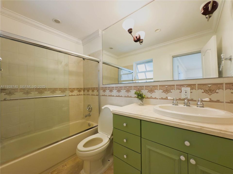 出租: $13,900 (8 贝兹, 5 浴室, 4572 平方英尺)