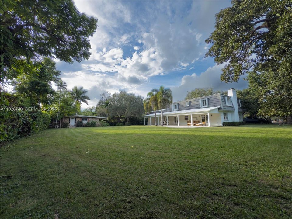 出租: $13,900 (8 贝兹, 5 浴室, 4572 平方英尺)