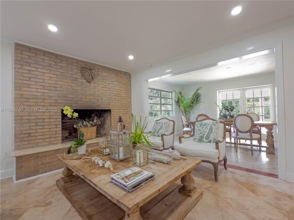 出租: $13,900 (8 贝兹, 5 浴室, 4572 平方英尺)