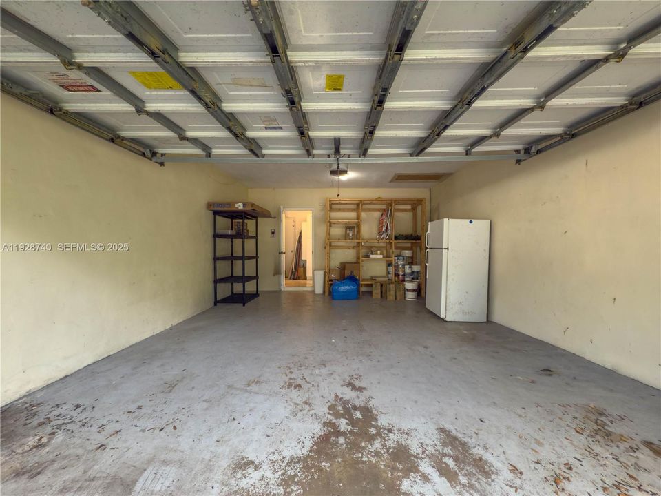 出租: $13,900 (8 贝兹, 5 浴室, 4572 平方英尺)