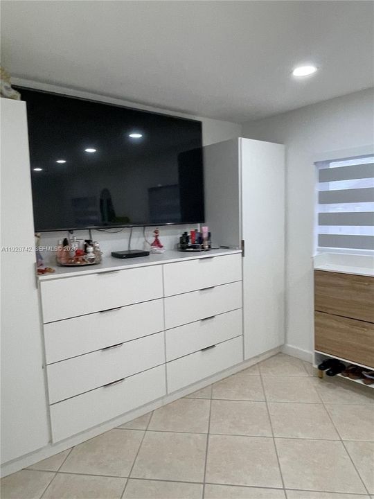 For Sale: $540,000 (2 beds, 2 baths, 1058 Square Feet)