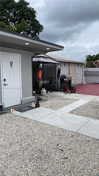 For Sale: $540,000 (2 beds, 2 baths, 1058 Square Feet)