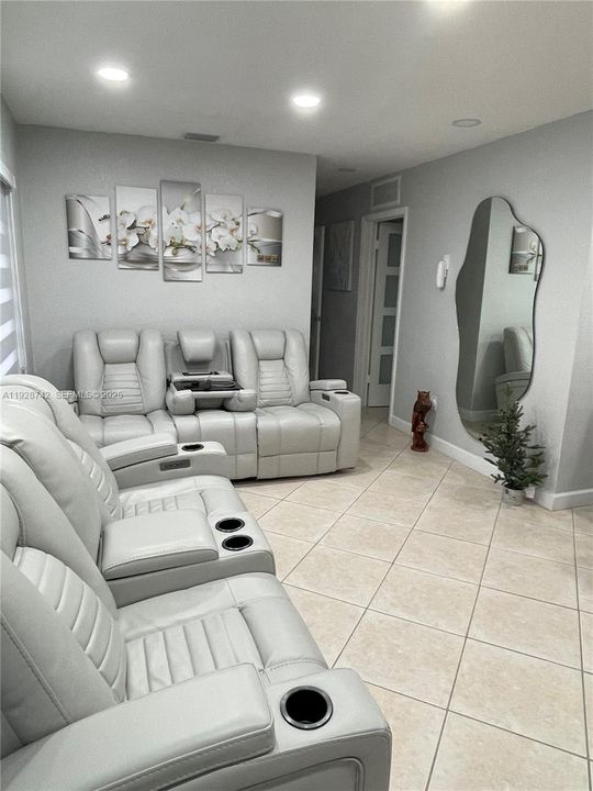 For Sale: $540,000 (2 beds, 2 baths, 1058 Square Feet)