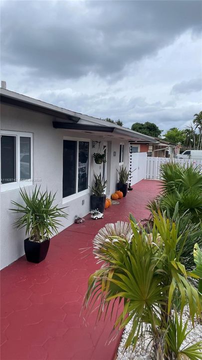 For Sale: $540,000 (2 beds, 2 baths, 1058 Square Feet)