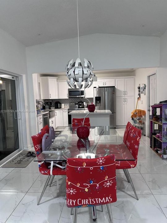 出租: $3,999 (4 贝兹, 2 浴室, 1602 平方英尺)