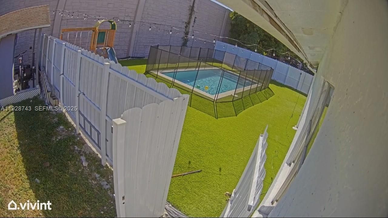 出租: $3,999 (4 贝兹, 2 浴室, 1602 平方英尺)