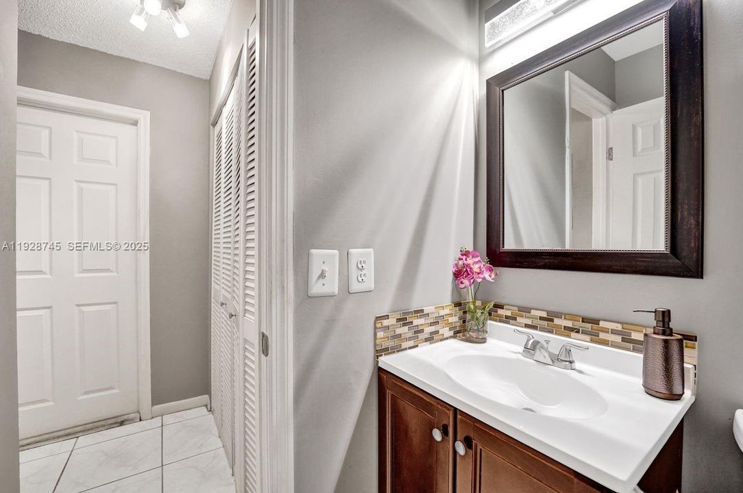 待售: $479,000 (3 贝兹, 2 浴室, 1390 平方英尺)