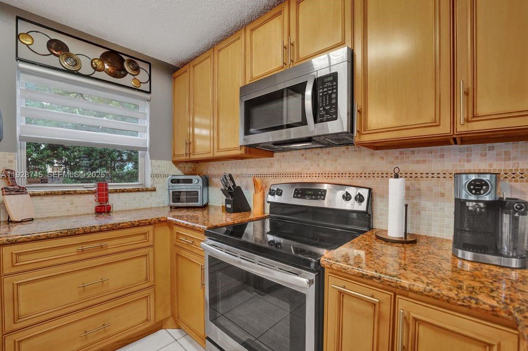 待售: $479,000 (3 贝兹, 2 浴室, 1390 平方英尺)