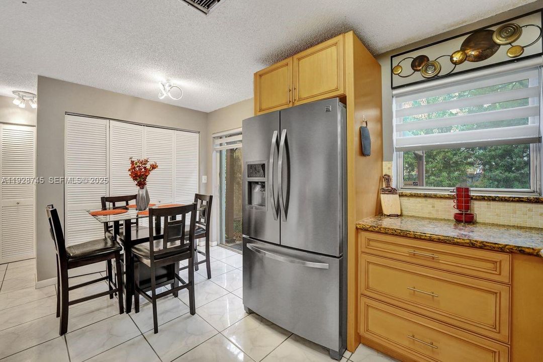 待售: $479,000 (3 贝兹, 2 浴室, 1390 平方英尺)