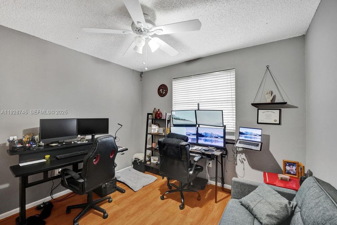 待售: $479,000 (3 贝兹, 2 浴室, 1390 平方英尺)