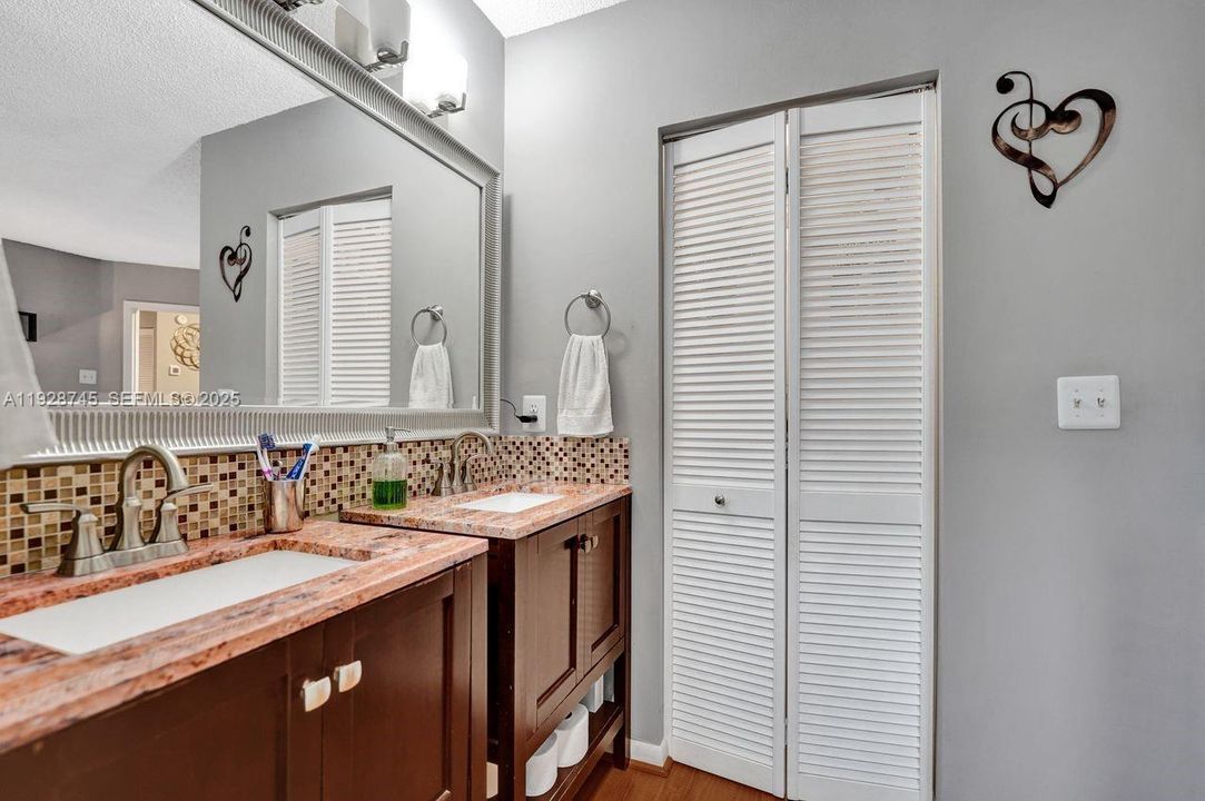 待售: $479,000 (3 贝兹, 2 浴室, 1390 平方英尺)